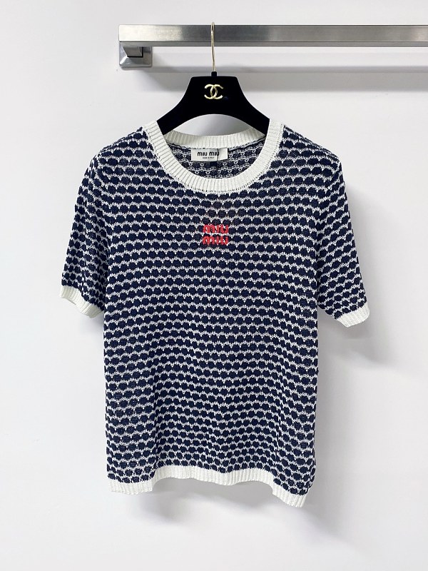 Tee from Scarlettluxury