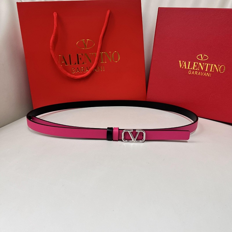 Valentino Vlogo Signature