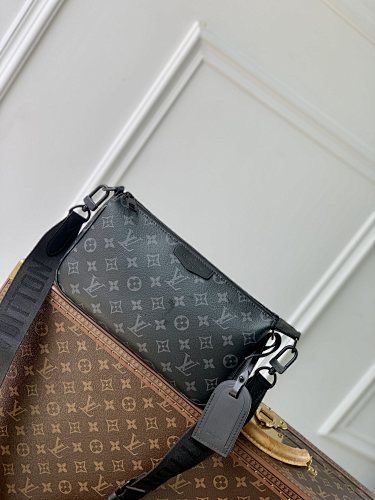 Louis Vuitton crossbody bag