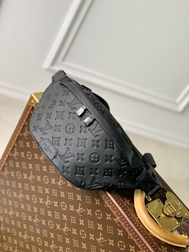Louis Vuitton crossbody bag