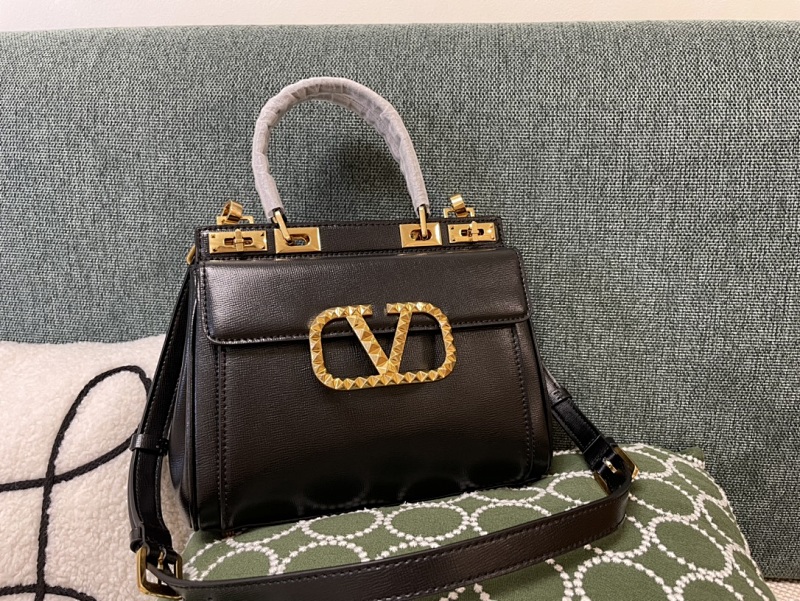 Valentino Garavani Rockstud Alcove VLogo Signature