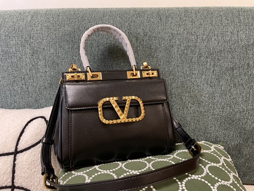 Valentino Garavani Rockstud Alcove VLogo Signature