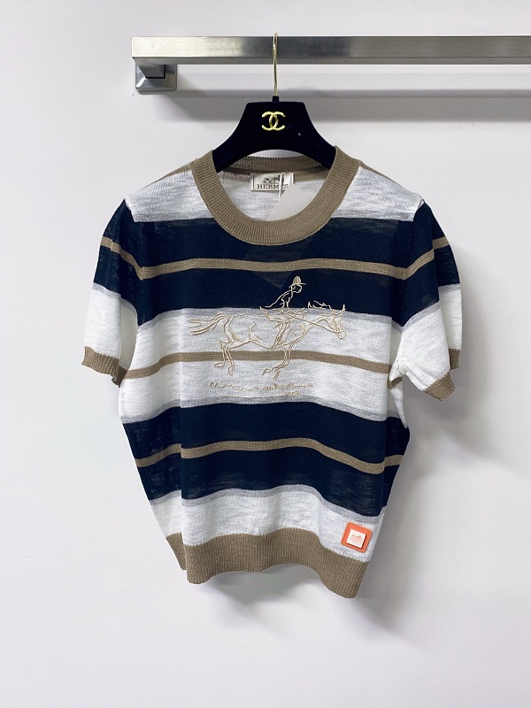 Tee from Scarlettluxury