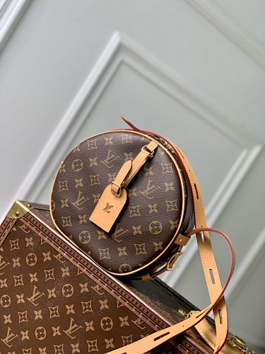 Louis Vuitton crossbody bag