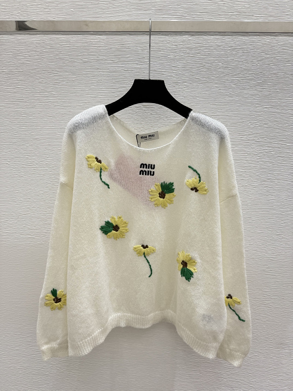 Sweater from Scarlettluxury