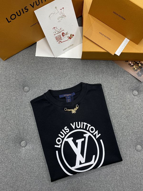 Tee from Scarlettluxury