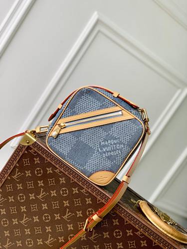 Messenger bag from Scarlettluxury