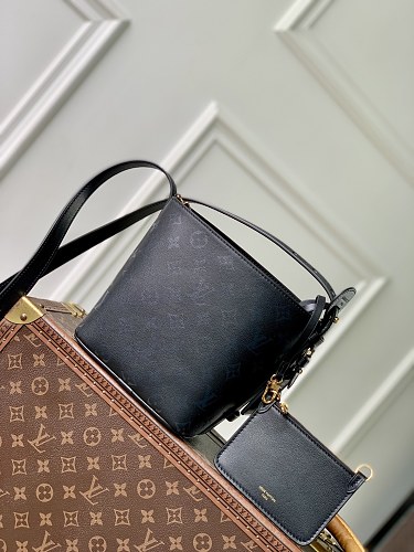 Louis Vuitton crossbody bag