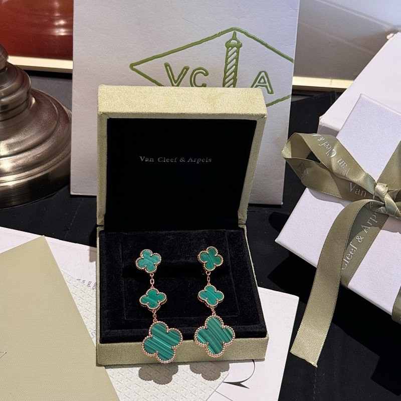 Earrings from Scarlettluxury