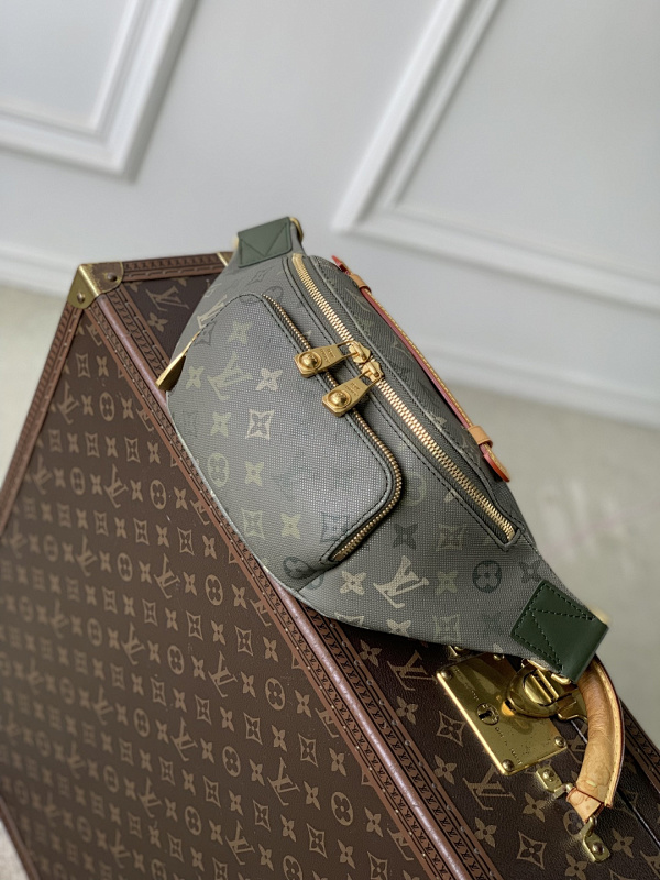 Louis Vuitton crossbody bag