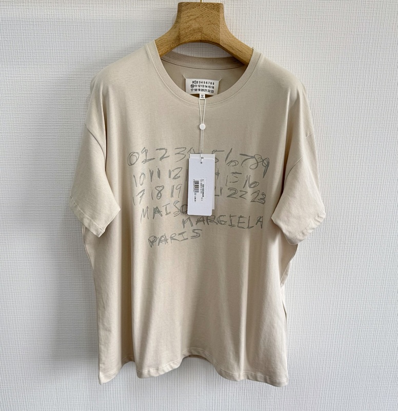 Tee from Scarlettluxury