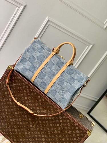 Travel bag from Scarlettluxury