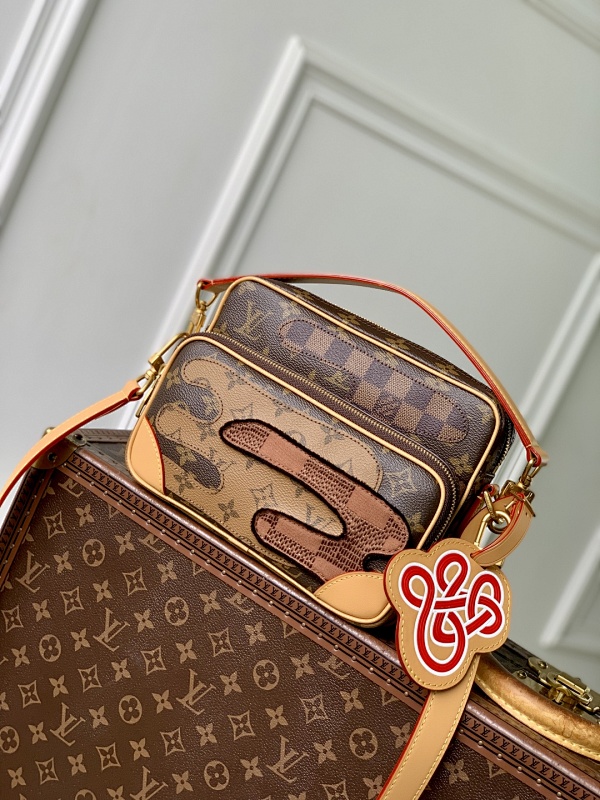 Louis Vuitton crossbody bag