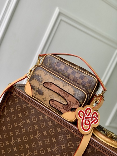 Louis Vuitton crossbody bag