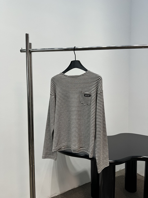 Sweater from Scarlettluxury
