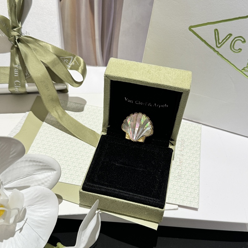 Van Cleef & Arpels Lucky Summer
