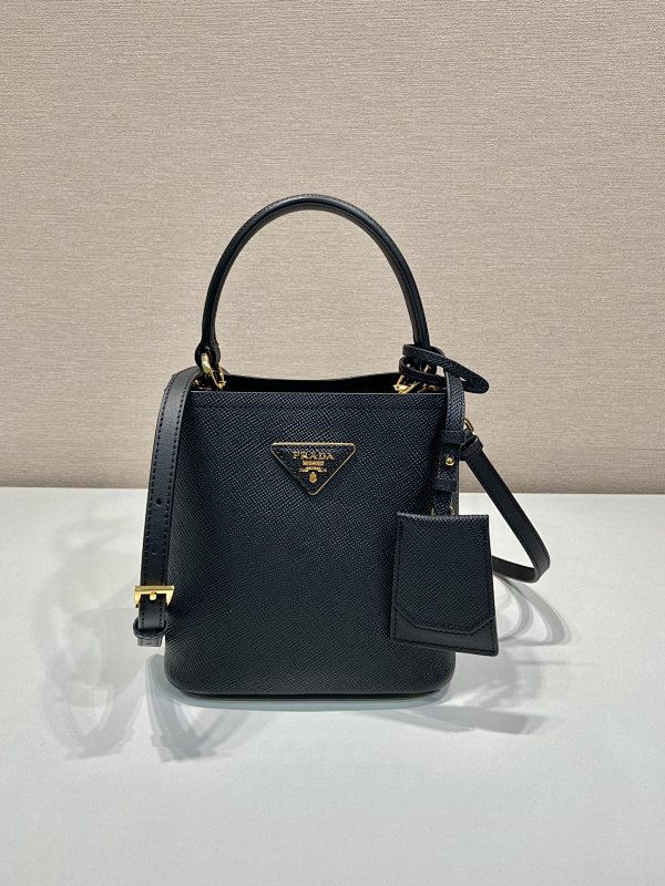 1BA217 Saffiano Double 17x 10.5cm