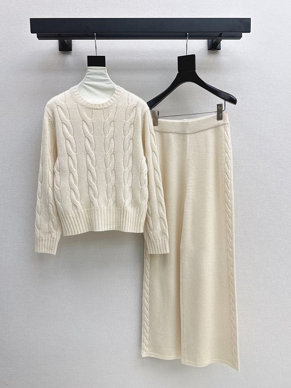 Set from Scarlettluxury