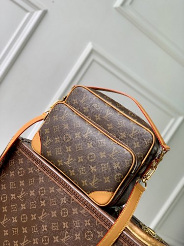 Louis Vuitton crossbody bag