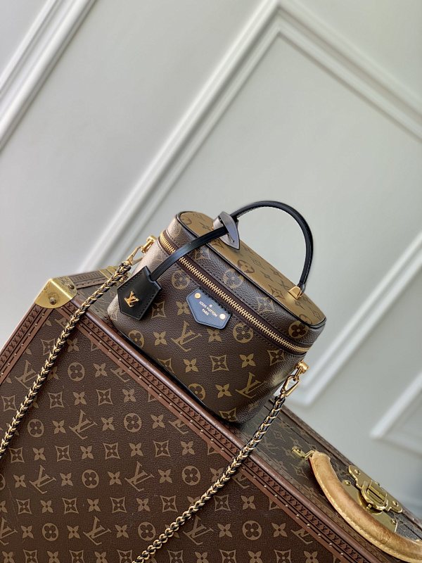 Louis Vuitton crossbody bag
