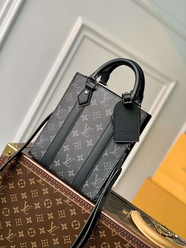 Louis Vuitton crossbody bag