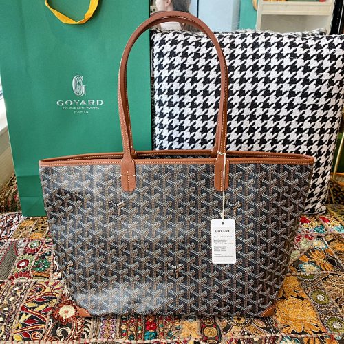 Goyard tote bag