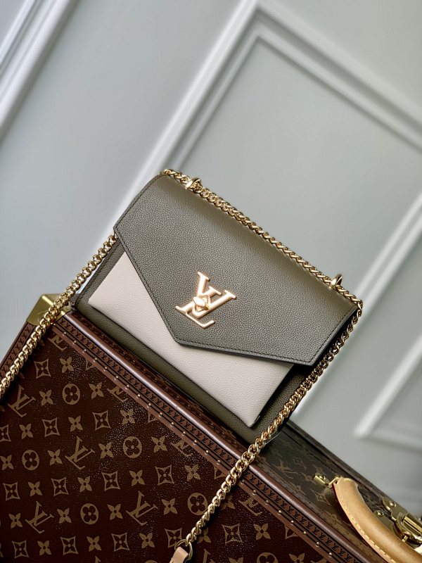 Louis Vuitton crossbody bag