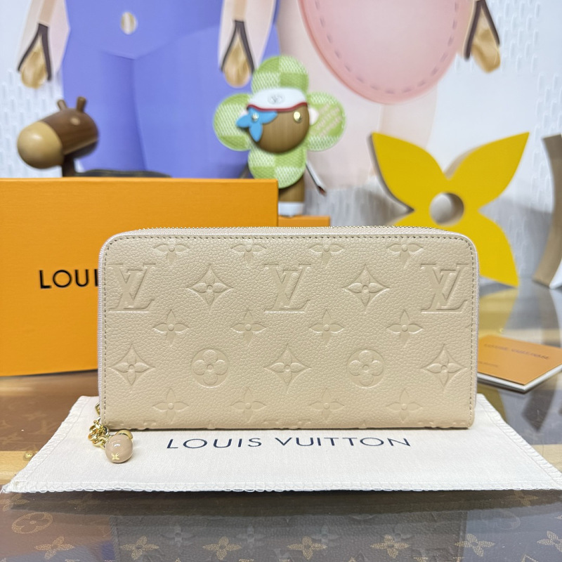 Wallet from Scarlettluxury