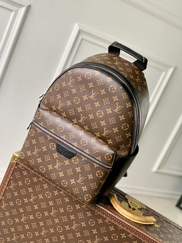 Louis Vuitton Discovery Monogram Macassar