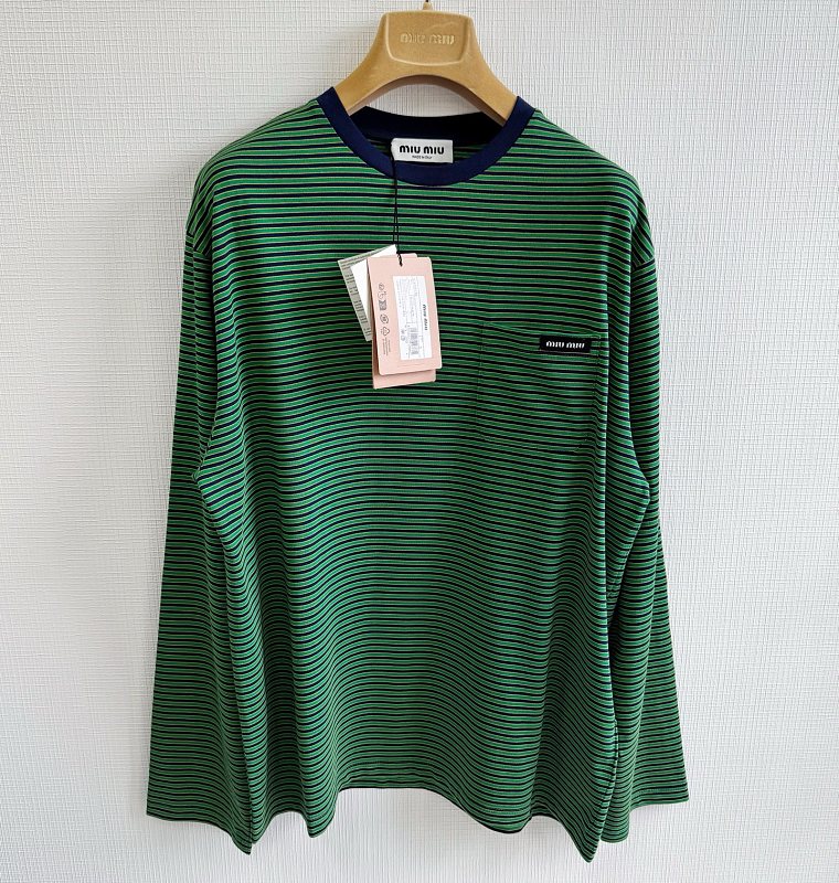 Sweater from Scarlettluxury