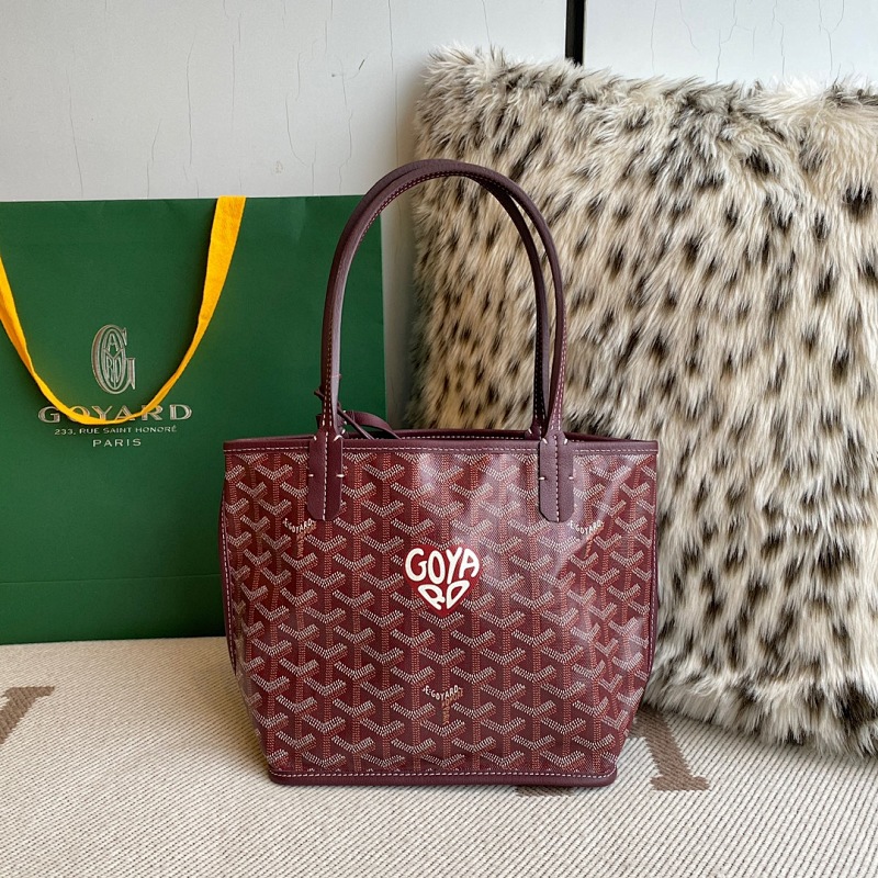 Goyard tote bag