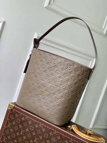 Travel bag from Scarlettluxury