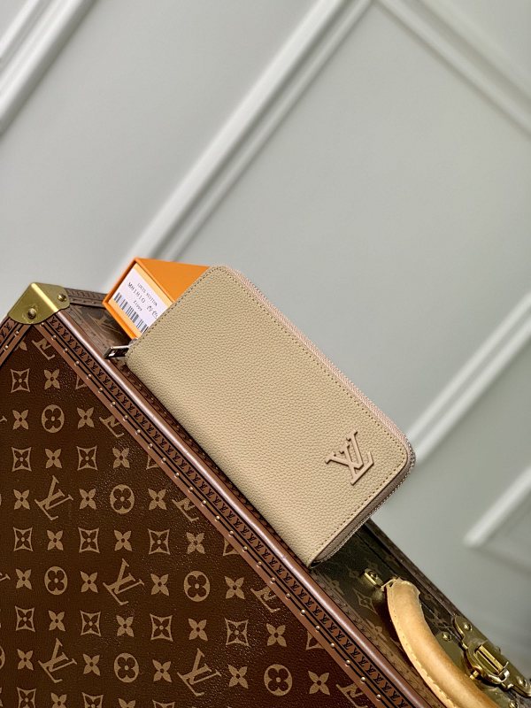 Wallet from Scarlettluxury