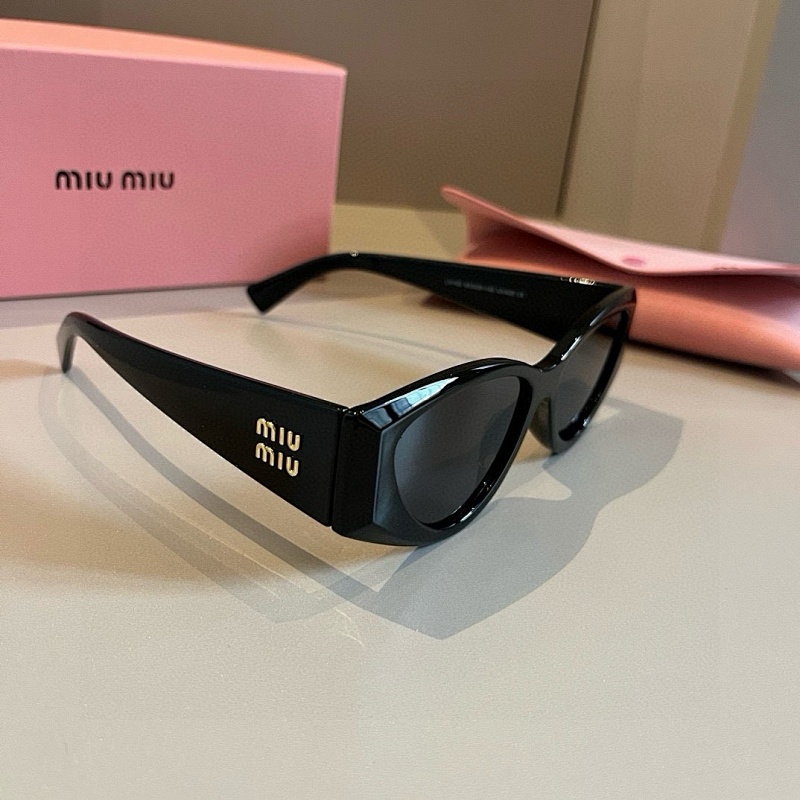 MiuMiu Logo