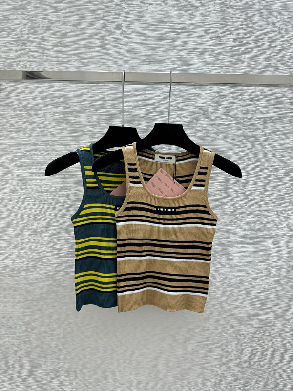 Sweater from Scarlettluxury