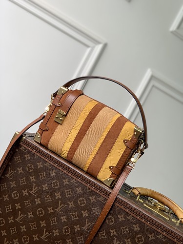 Louis Vuitton crossbody bag
