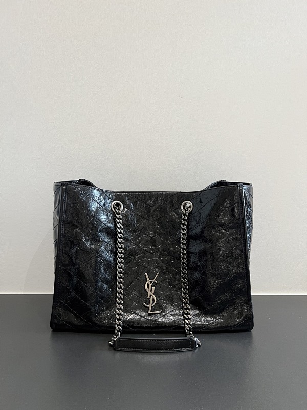 Shopping bag from Scarlettluxury