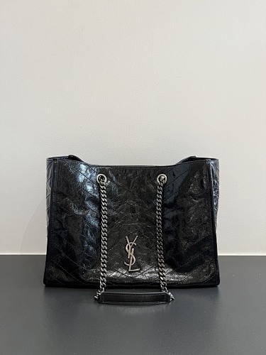 Shopping bag from Scarlettluxury
