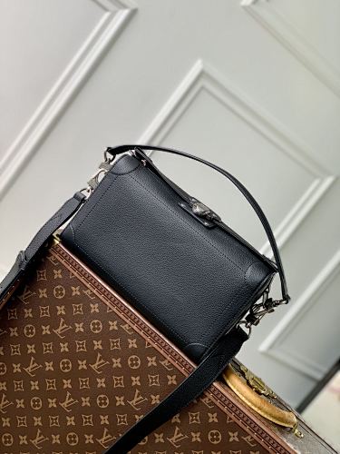 Louis Vuitton crossbody bag