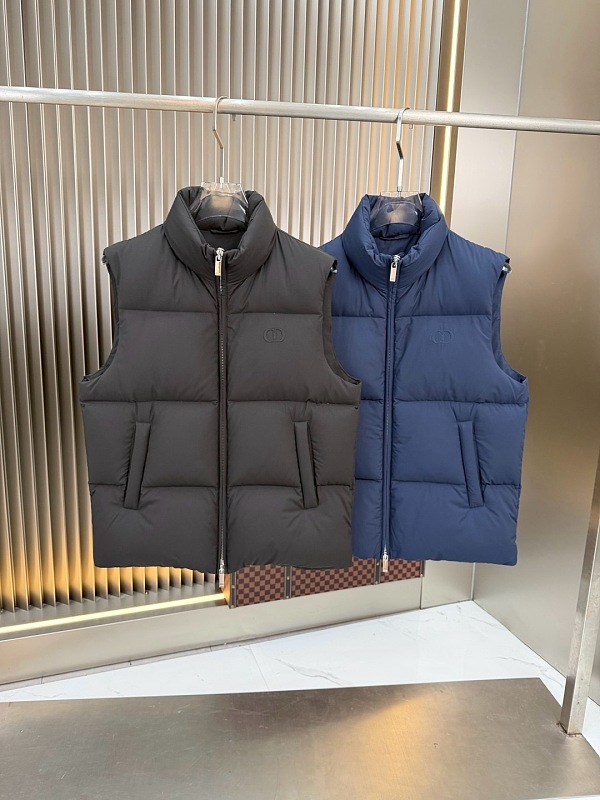 Coat Will Be Compressed During Shipping So QC Dose Not Look Full It Will Expaned When U Ge