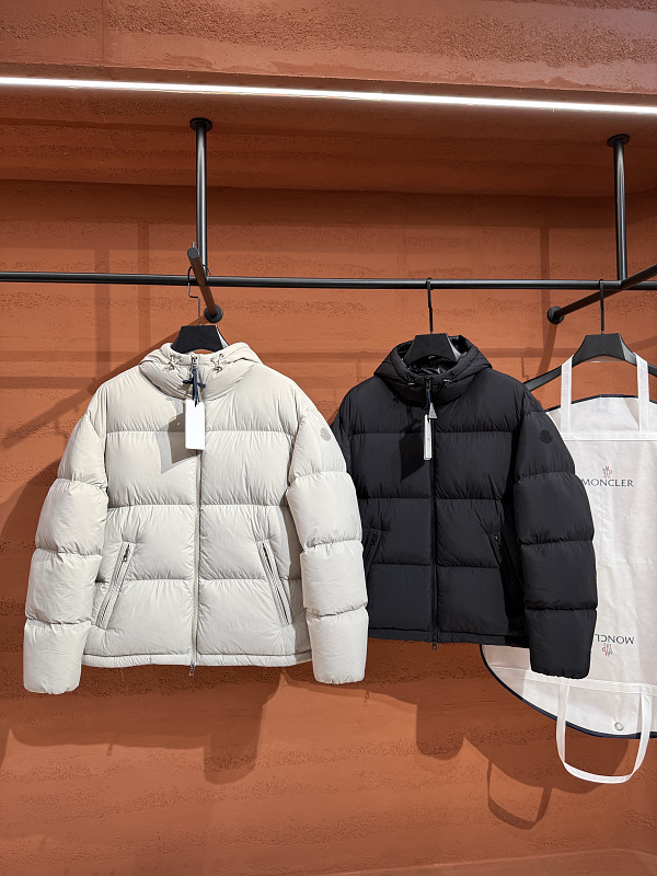 Coat Will Be Compressed During Shipping So QC Dose Not Look Full It Will Expaned When U Ge