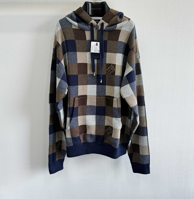 Agent QC Have Color Differences Of Light Camera And Eyes It Different Shows . We Confirm C