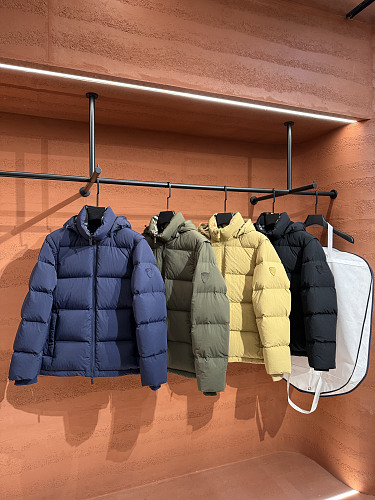 Coat Will Be Compressed During Shipping So QC Dose Not Look Full It Will Expaned When U Ge