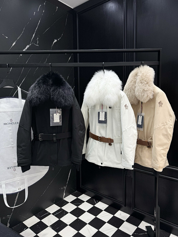 Coat Will Be Compressed During Shipping So QC Dose Not Look Full It Will Expaned When U Ge