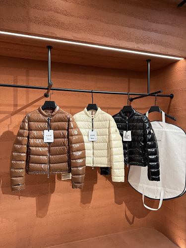 Coat Will Be Compressed During Shipping So QC Dose Not Look Full It Will Expaned When U Ge