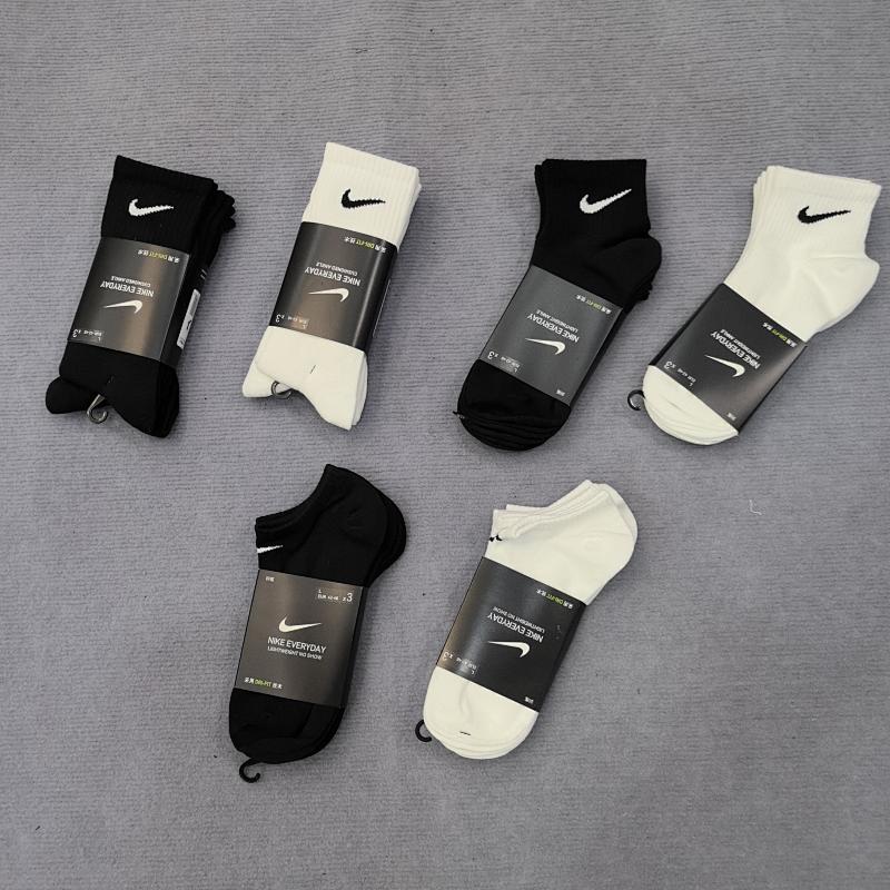 & & Three Pairs Of One Card Socks Four Seasons Regular
