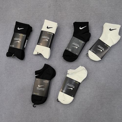 & & Three Pairs Of One Card Socks Four Seasons Regular