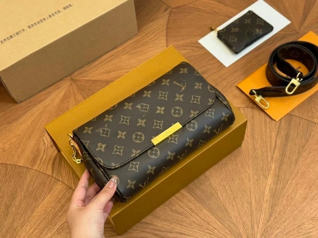 Louis Vuitton Favorite Chain Shoulder Bag