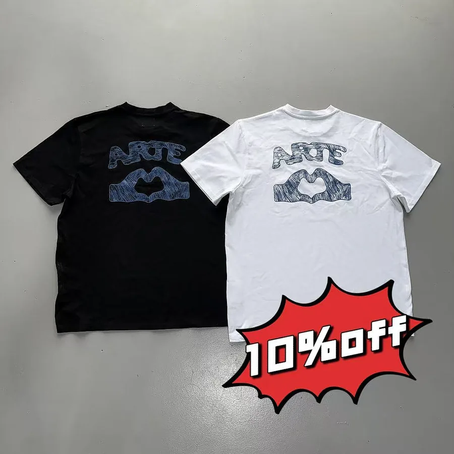 Arte Antwerp Diels Scribble Heart-hands T-shirt